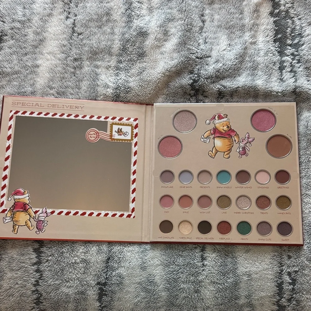 Disney Winnie‎ the Pooh Face & Eyeshadow Palette - Red and Gold